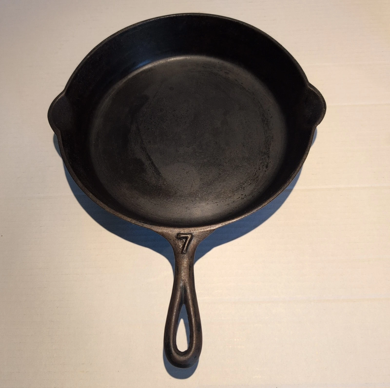 Lodge RAISED No. 7 Single Notch Cast Iron Skillet Sits Flat Heat Ring 1930s
Opens in a new window or