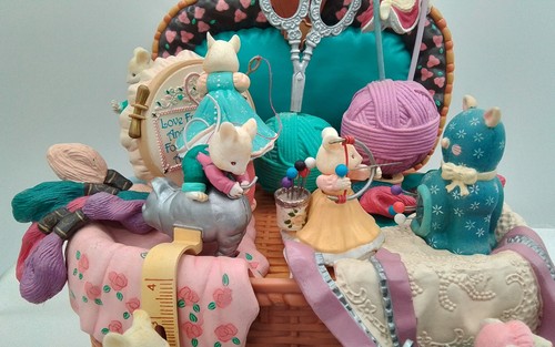 7 X ANIMATED Music Box Mice Knitting KITTEN Sewing Whistle While You Work BOX - Picture 5 of 23