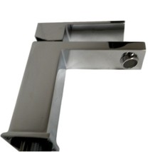 Delta 567LF-PP Modern Collection Single Handle Bathroom Faucet Chrome