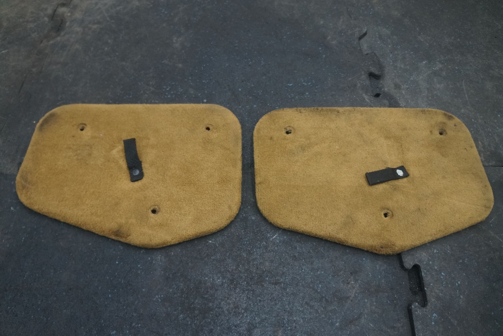 Set 2 Left Right Floor Access Cover Trim 69762000 OEM Ferrari California 2010