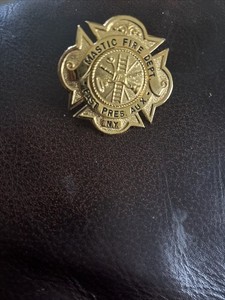 MASTIC FIRE DEPT PAST PRESIDENT AUXILIARY BADGE