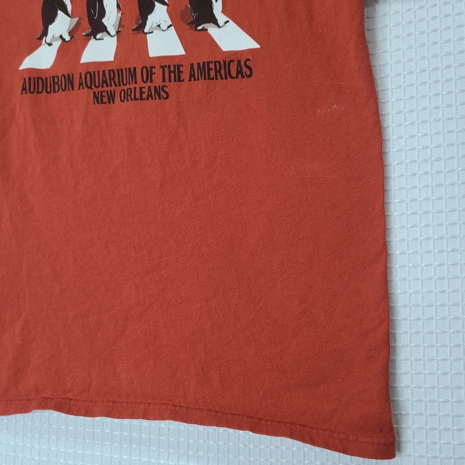 UWD Duck Co Mens Large Orange Penguin Audubon Aquarium New Orleans The Beatles - Image 4 of 4
