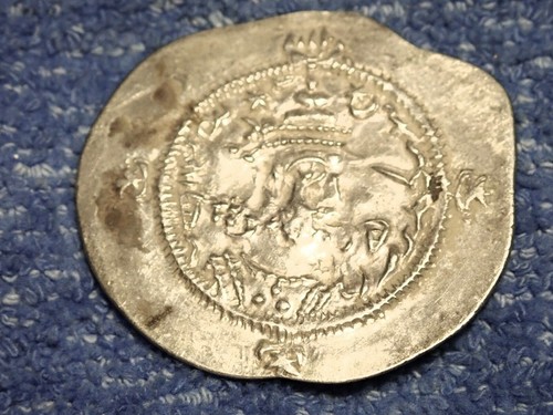 SASSANIAN EMPIRE: 519 AD HORMIZD IV SILVER DIRHAM IN VERY RARE AU GRADE! - Picture 4 of 4
