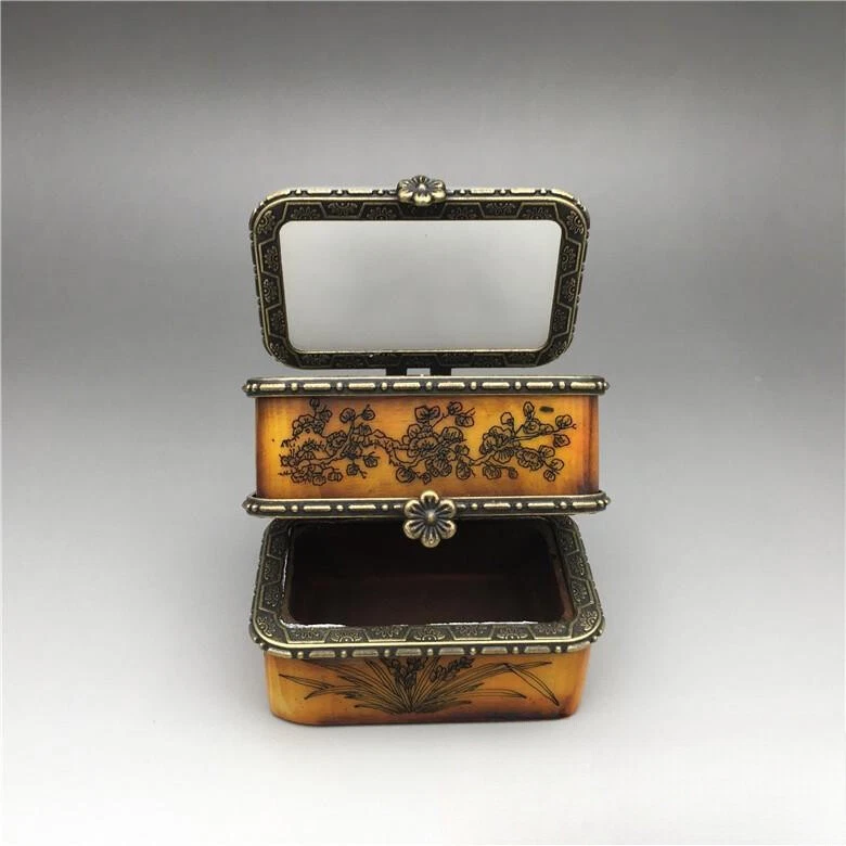 Antigua Vaca con Incrustaciones de Jade Blanco Doble Capa Bestia Rouge Caja Foto 2 de 3