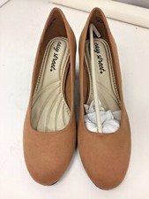 Easy Street Women's - Proper Pump - Sand / Beige - 6M