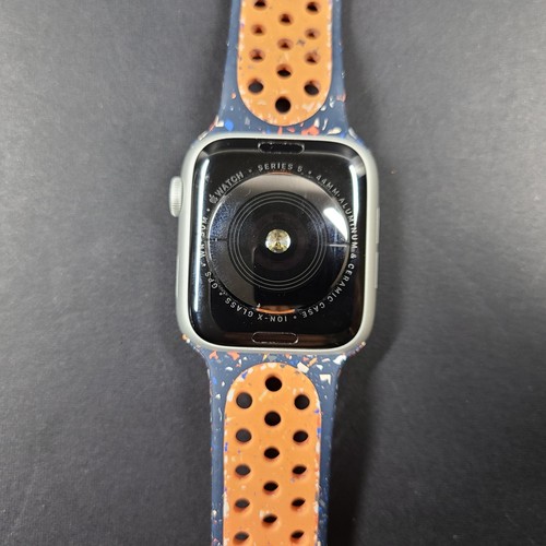 Apple Watch Series 5 44MM A2093 GPS only Aluminum Ceramic Space Gray S/M Band V2 - Photo 7 sur 7