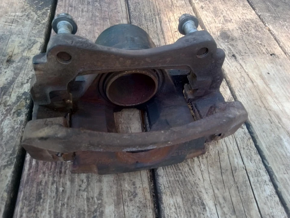 Pinza de freno delantera izquierda Chevrolet Impala 2000-2005 probada por fabricante original Foto 4 de 4