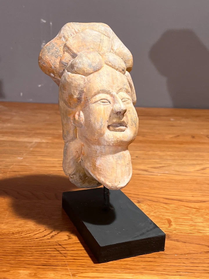 Busto de terracota pintado estilo dinastía Han de colección de mujeres nobles en el soporte Foto 2 de 4