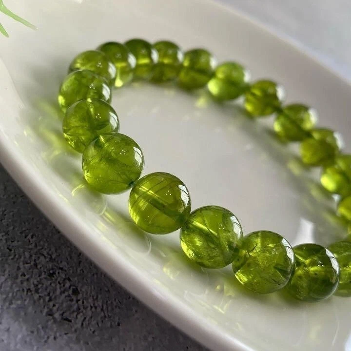 Natural Green Peridot Gemstone Beaded Crystal Healing Reiki Stretch Bracelet - Image 2 of 3