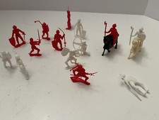 14 Louis Marx Knights Plus 2 Horses 2 1/4 inch Silver Plastic Black Horse