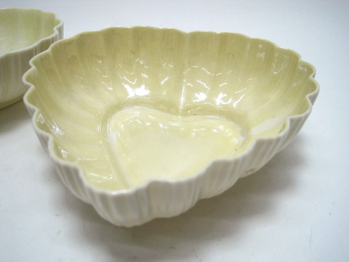 Belleek Pottery Ireland 2 Heart Shaped Bowls Green Mark Vintage - Picture 3 of 5