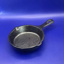 Mini Lodge 3.5 Inch Cast Iron Pre-Seasoned Skillet – Signature Teardrop Handle