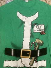 MENS MEDIUM KOHL'S ELF IN TRAINING GREEN HOLIDAY CHRISTMAS TSHIRT  #20104