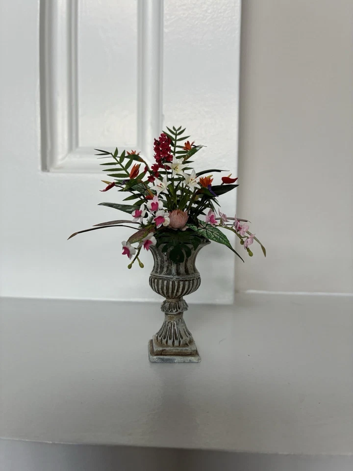 Paula  Gilhooley Flower Arrangement - Image 2 of 4