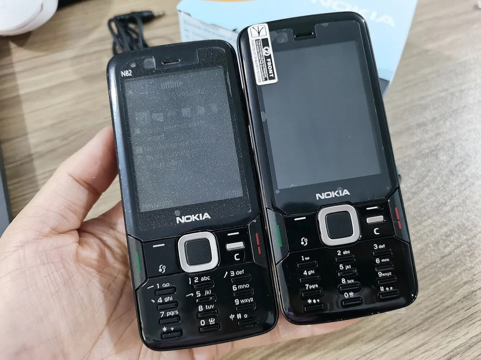 Nokia N82 Unlocked 3G 5MP WIFI GPS 100MB microSDHC Vintage Cell