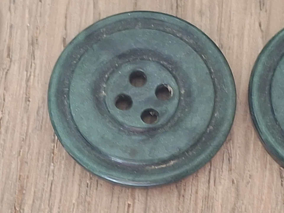 Vintage Art Deco Ridged Set of Olive Green Bakelite 4 hole Buttons l8.5mm B91 - Image 4 of 4