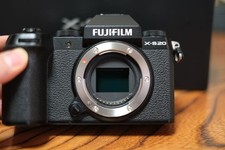 FUJIFILM X-S20