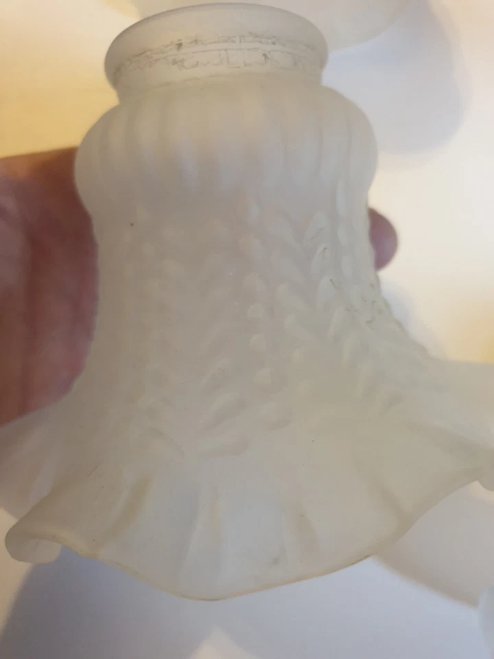 Lustre ancien tulipier en bronze laiton à décors de chimières - Photo 4/4