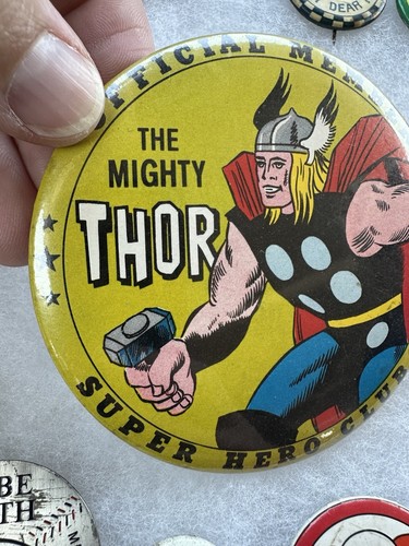 Mighty Thor SUPER HERO CLUB pulsante pin-back 1966 pulsante mondo MARVEL RARO - Foto 2 di 4