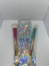MOTD COSMETICS PARTY OF TWO DUAL ENDED FACE BRUSH SET.