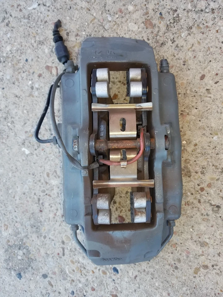 04-15 JUEGO DE PINZAS DE FRENO DELANTERAS VOLKSWAGEN TOUAREG PORSCHE CAYENNE 6 PISTONES BREMBO Foto 4 de 4