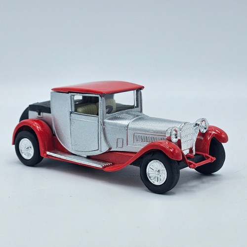 1928 Bugatti Type 44 SS-301 Y-24 Red/Silver Friction car - Picture 8 of 10