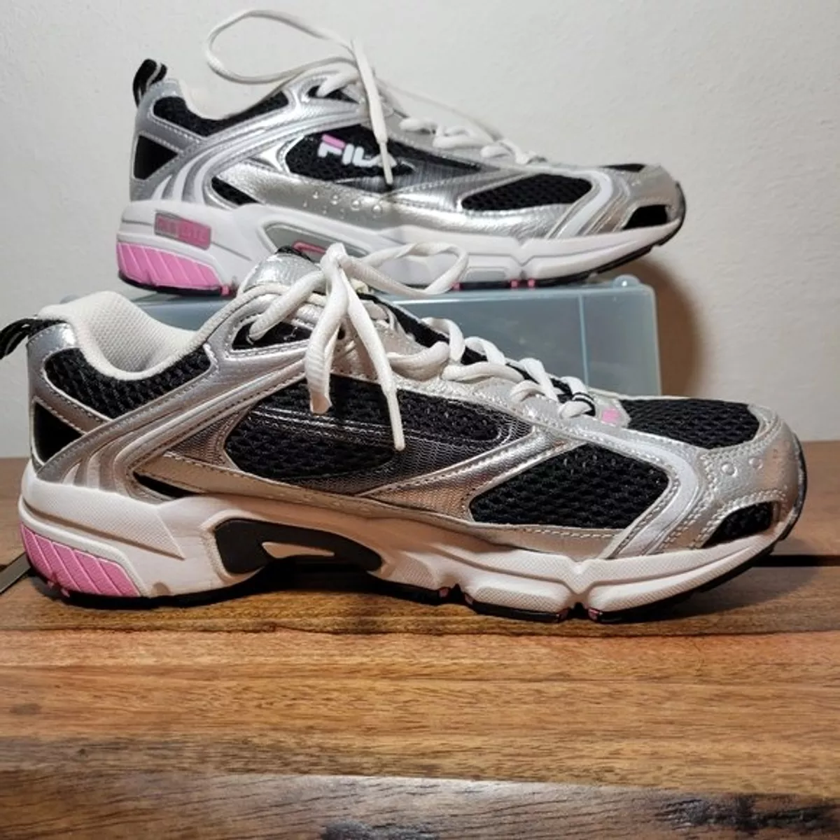Womens Fila DLS Lite sneakers pink and gray great condition size