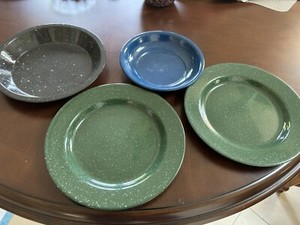 4 Piece Enamelware Camping Set- 2 Dinner Plates, 1 Bowl, 1 Pie Plate VGC