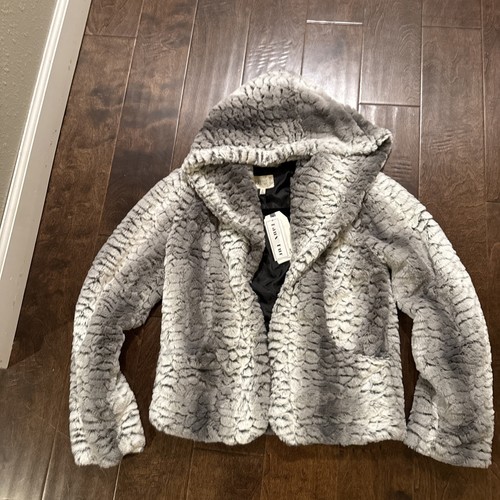 NWT Jolt Women’s Hooded Coat Size S Fleece Jacket Faux Fur Shawl Collar Pockets