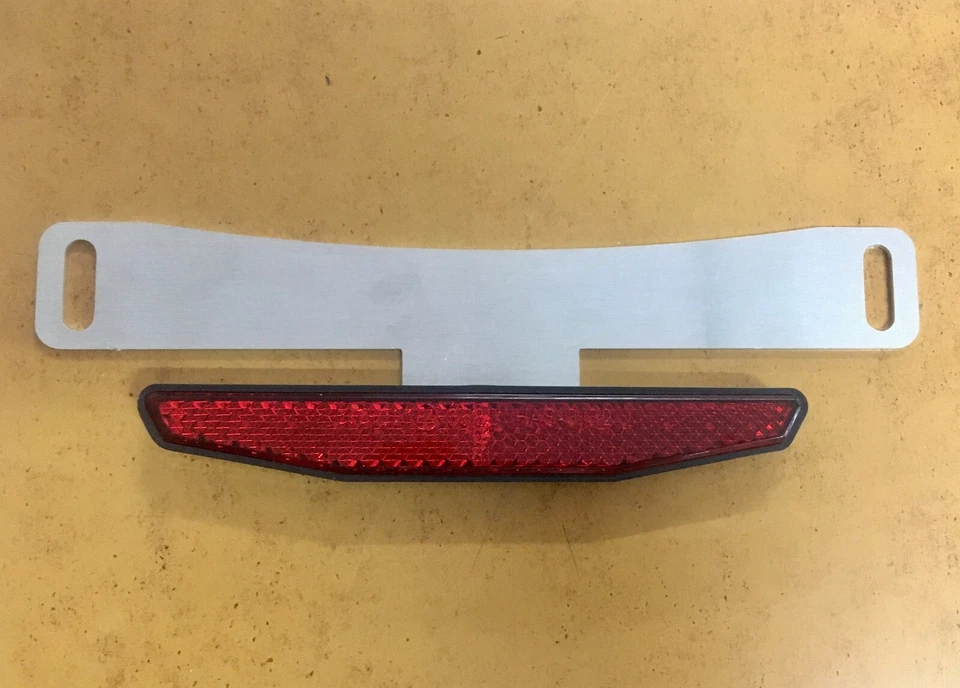 CATARIFRANGENTE POSTERIORE CON STAFFA PER TARGHE MOTO UNIVERSALE OMOLOGATO 125mm