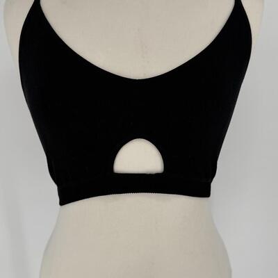 Colsie geripptes schwarzes Neckholder-Top mit Cutout-Design. 14'' PTP