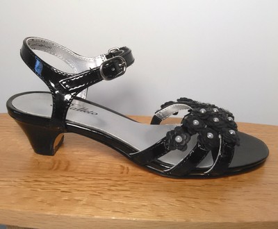 black patent leather sandals low heel