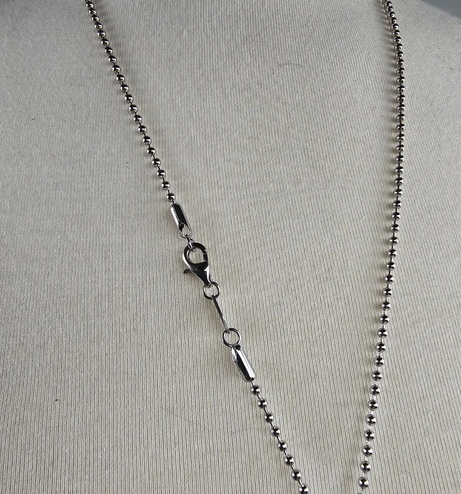 Collar con etiqueta de perro flor de lis de diamantes genuinos de 0,03 quilates enchapado en iones negros de titanio Foto 4 de 4