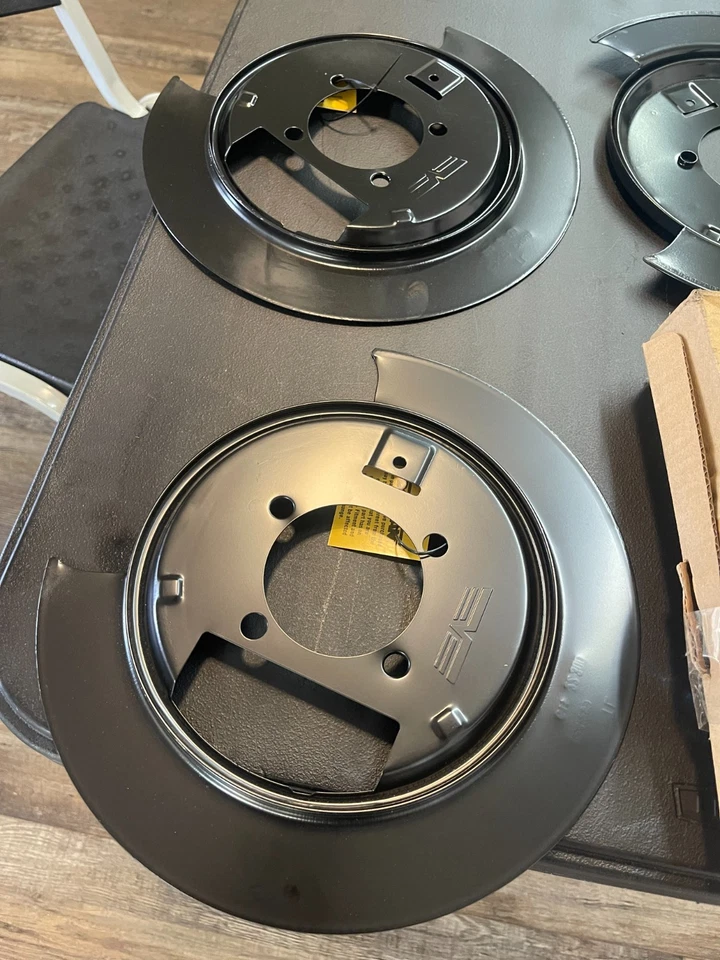 Par de protectores antipolvo de freno (juego de 2) Foto 3 de 4