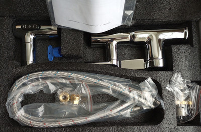 Lefton Rotatable Bathroom Faucet with Temperature Display in Fahrenheit BF2204