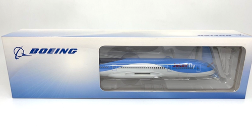 Hogan Wings, Jetairfly, Boeing 787-8 (blaue Box und Holzständer), 1:200