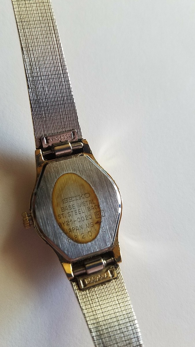 Seiko Women's 8Y21-0020 Quartz Watch Gold Tone Watch Band Seiko Women's 8Y21-0020 Quartz Watch Gold Tone Watch Band