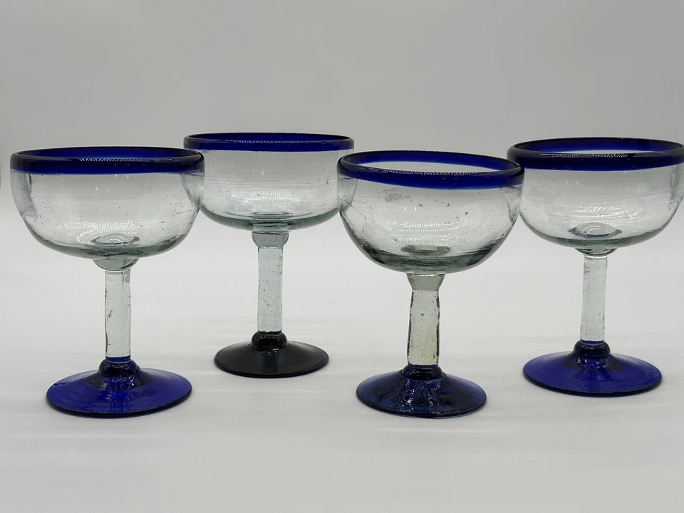  4 vasos mexicanos de margarita de vidrio soplado a mano borde y base azul cobalto Foto 4 de 4