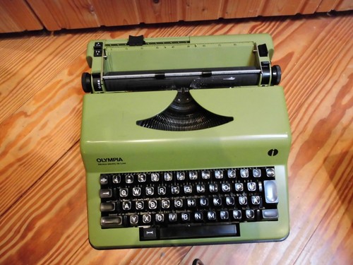 Reiseschreibmaschine Olympia Monica Electric de luxe. - Bild 2 von 4