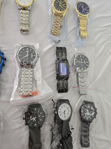 Lot Of 15 Mixed Quartz Fashion Watches Men Youth Watch New No Box #18 - Picture 5 of 10