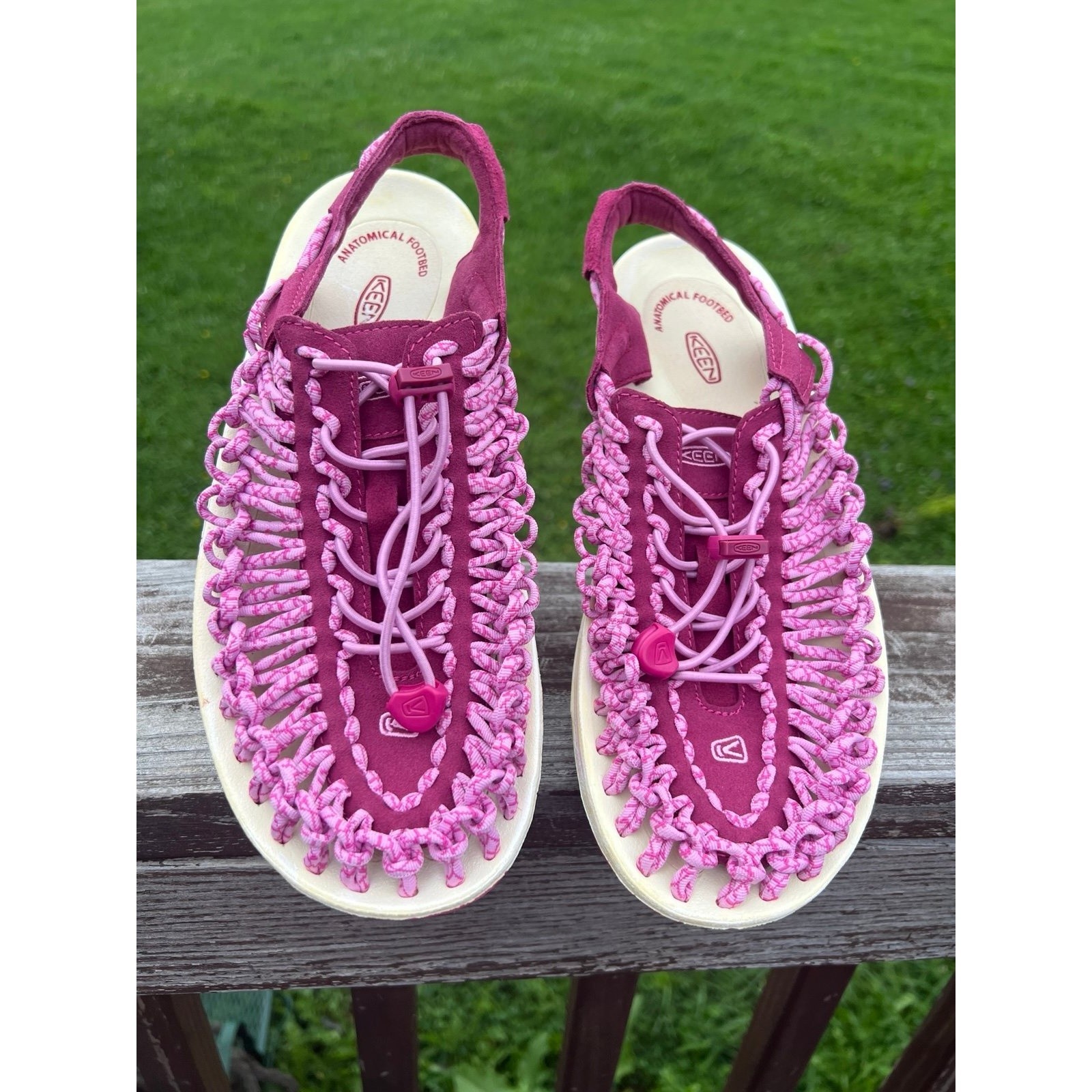 Sandali donna Keen Uneek in paracord taglia 10. Colore rosa bianco.
