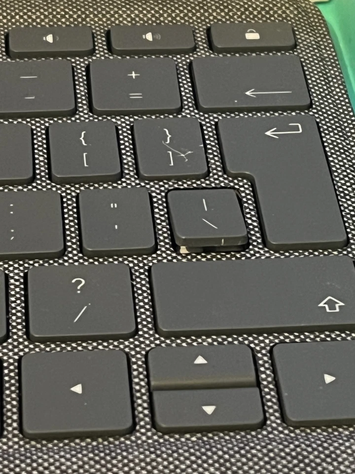 Logitech Combo Touch YU0040 Detachable Keyboard Case - PARTS - Image 3 of 4