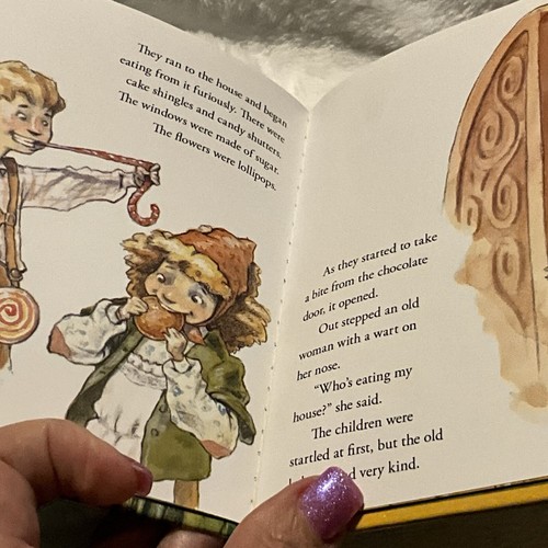 Hansel and Gretel Little Bendon 2017 Mini Hardcover Book Children's Fiction New - Foto 12 di 24