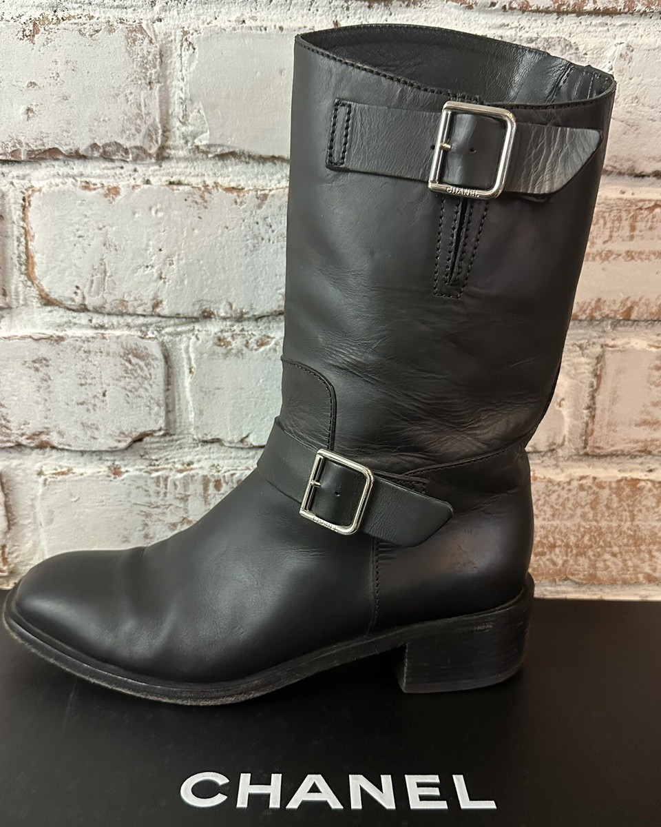 CHANEL エンジニア バイカーデザイン ブーツ Chanel Black Leather Side Zip CC Logo Moto Boots Sz 39 US 9