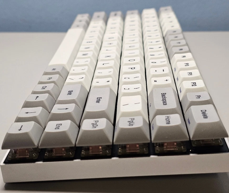 VORTEX VTG-8200 Backlit Mechanical Keyboard- Interchangeable keys included! - Image 3 of 4