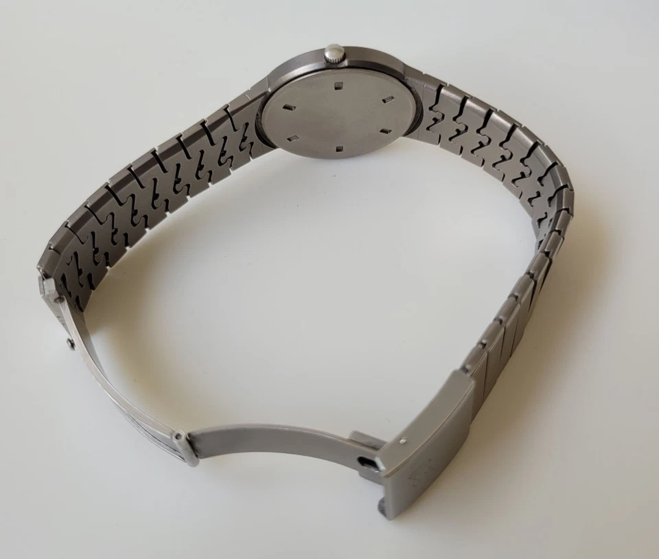 Porsche Design Sportivo Titan - IWC 2250 / Ref 3317 - neue Batterie - Bild 4 von 4