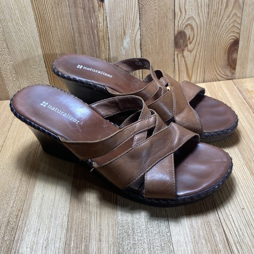 Naturalizer Damensandalen Größe 8 Keilabsatz offene Zehenpartie braunes Leder 2062