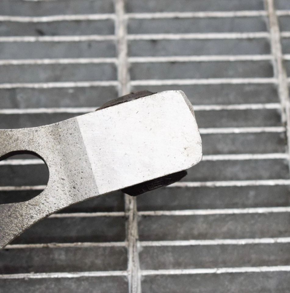 CITROEN C4 Picasso Mk2 1.6 BlueHDi 88kW Gearbox Mount 9805734780 2015 - Image 3 of 4