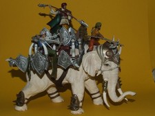 Schleich Kampfelefant 70063 mit Aufsatz und Figuren 42079 unbespielt