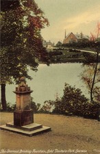 SHORROCK DRINKING FOUNTAIN, BOLD VENTURE PARK, DARWEN,  OLD POSTCARD  (4005/25)